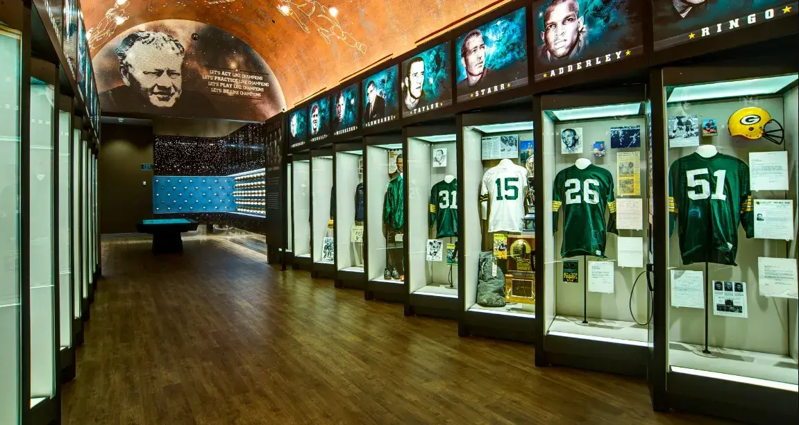 "Green Bay Packers Hall of Fame & Museum"